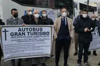La protesta degli autobus gran turismo, corteo in Campania sull'autostrada