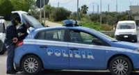 Napoli - In sella allo scooter non si fermano all'alt della Polizia, bloccati dopo inseguimento