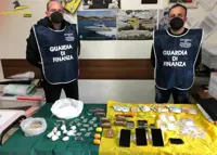 Trovati in possesso di 1,3 kg di droghe varie, due arresti