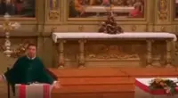 Le canzoni di Mahmood e Blanco, Elisa e Gianni Morandi cantate in chiesa da don Matteo. Il Video
