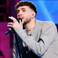 Mediaset: la triste storia dell'ex cantante di Amici di Maria De Filippi. Ecco di chi si tratta