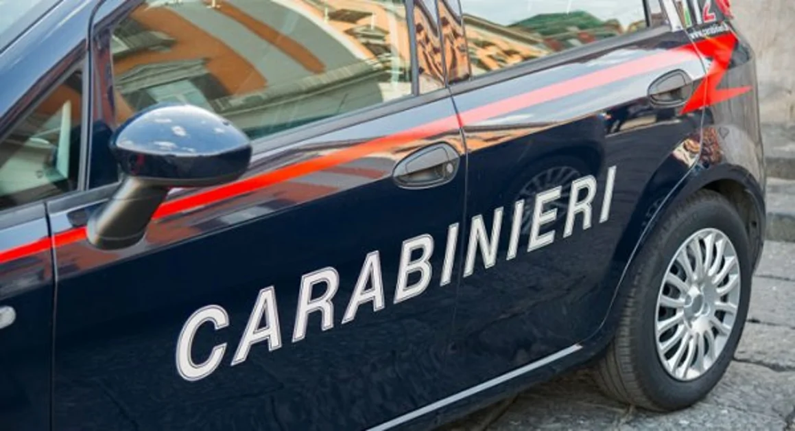 Napoli - "5 euro per il parcheggio", abusivo arrestato per tentata estorsione