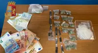 Napoli - Spacciava droga nei pressi del Commissariato di Polizia a Scampia, arrestato