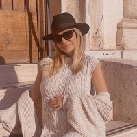 Mediaset: Sabrina Ghio prova l’abito da sposa. Lacrime di gioia per l'ex ballerina di Amici