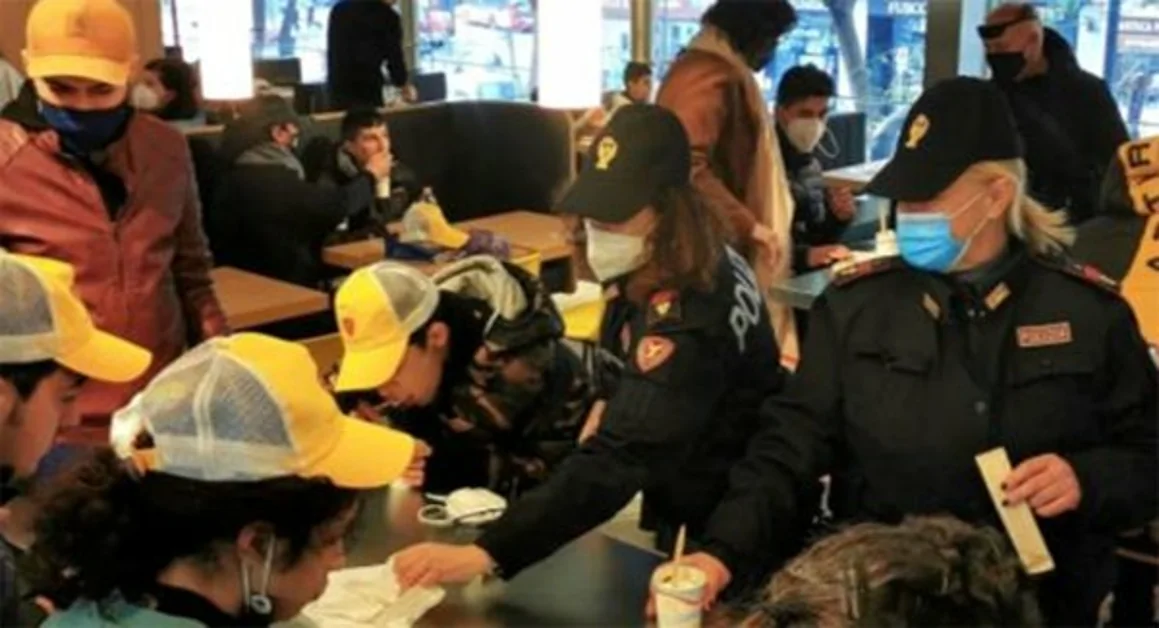 Napoli - La Polfer accoglie i ragazzi autistici, splendida iniziativa alla Stazione Centrale