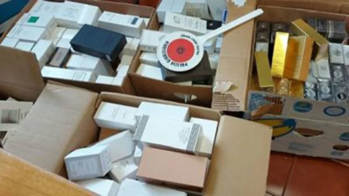 Napoli - Profumi "pezzotto", oltre 500 confezioni sequestrate dalla Polizia Locale