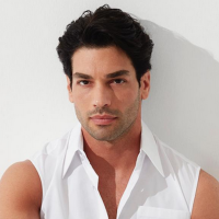 Tattiche d’Amore: fan impazzite per Kerem, partner di Demet Özdemir nel film Netflix