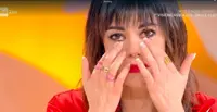 Rai: Bianca Guaccero “scoppia” in diretta nello studio di Detto Fatto. Il web si commuove. Ecco cosa è successo