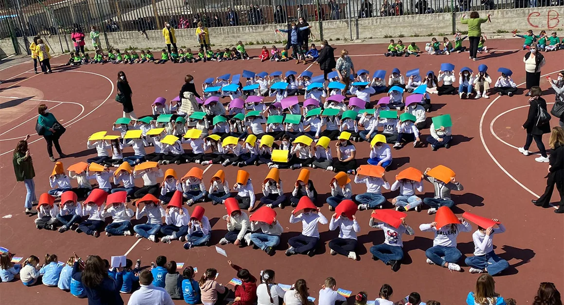 Torre Annunziata - Gli alunni del "2° Circolo Siani": manifestazione contro tutte le guerre