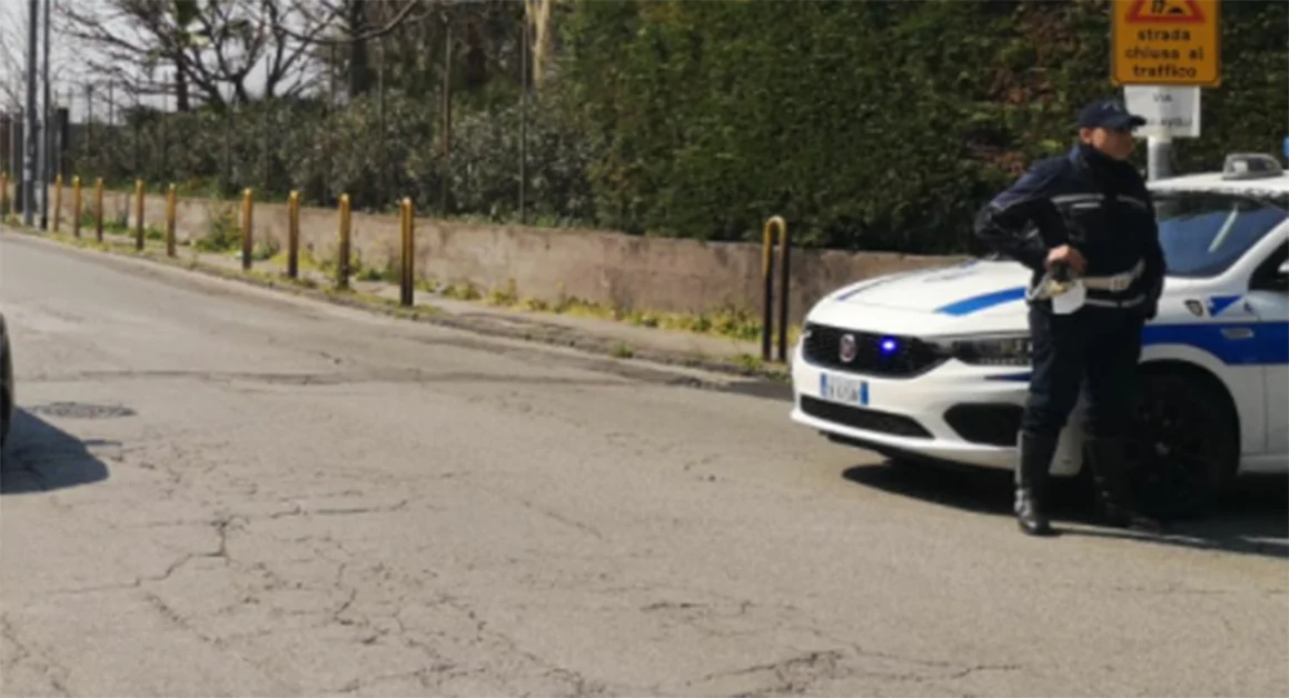 Torre Annunziata - Fuga di gas in via Caravelli, evacuata la zona