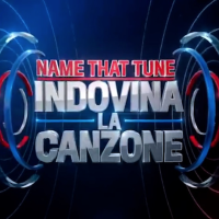 Tv8: fuori Enrico Papi da Name that Tune, la conduzione ad un duo comico napoletano
