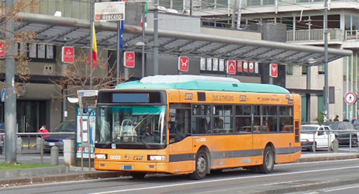 Napoli - Bus ANM frenò, cadde e si fratturò il femore: morì dopo alcuni giorni. Maxi risarcimento per i familiari