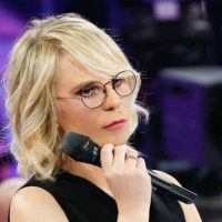 Mediaset: Grave lutto per Maria De Filippi. L’annuncio lascia i fan increduli