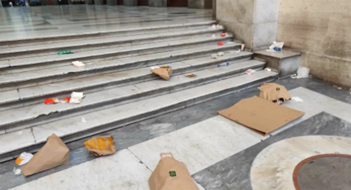 Napoli - Galleria Umberto I, minore aggredito da baby-gang. La denuncia dei Verdi