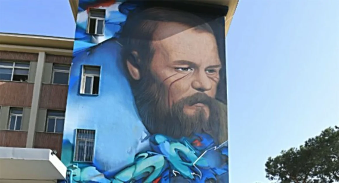 Napoli - Inaugurato il murale di Dostoevskij realizzato da Jorit