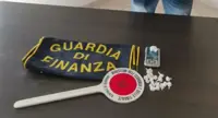 Cocaina trovata in uno smat shop nel Salernitano, arrestato titolare