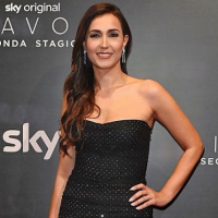 Sky, Caterina Balivo lascia tutti senza fiato: il red carpet di “Diavoli 2” è da urlo