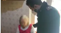 Afragola (NA) - Anziana sola chiama i Carabinieri: "Aiutatemi, non mangio da 2 giorni"