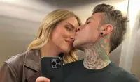 Fedez: prima uscita con Chiara Ferragni dopo l'intervento. Ma spunta un terzo incomodo