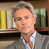 L’attore del Paradiso delle Signore riceve una dedica d’amore. Ecco la sua reazione