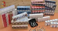 Napoli - Droga e sigarette di contrabbando in casa, arrestato 45enne
