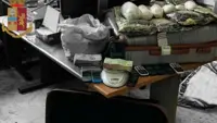 Sequestrati 7 kg di eroina e oltre 20mila euro nel Napoletano