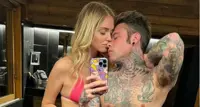 Fedez, scenata di gelosia a Chiara Ferragni: "Sei una falsa!". Fan increduli
