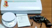 Napoli - Pistola e droga, 23enne arrestato dalla Polizia a Soccavo