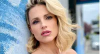 Michelle Hunziker, tra sguardi languidi e sorrisetti. Chi è l'uomo misterioso?