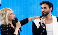Marco Mengoni: la dedica a Maria De Filippi commuove i fan