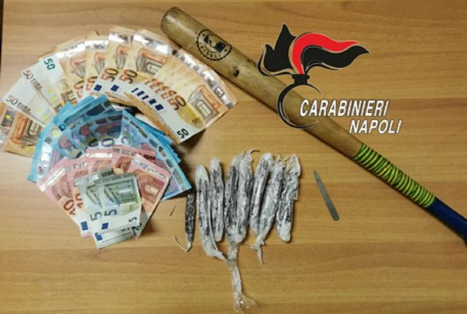 Napoli - Giovane incensurato fermato con la droga dai carabinieri