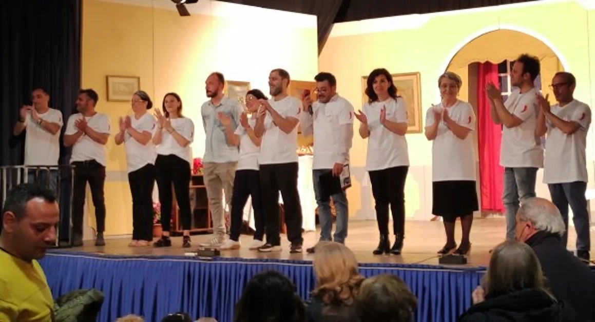  Teatro - La compagnia “I Caponi” riapre il sipario con l’eterno conflitto genitori-figli