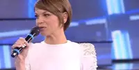 Mediaset: fuori Anna Pettinelli. Ad Amici di Maria De Filippi arriva Alessandra Amoroso?