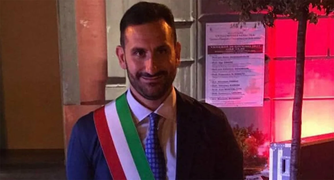 Cercola - Sfiducia al sindaco Fiengo, sciolto il Consiglio comunale