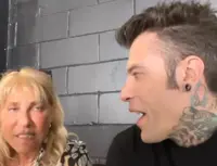 Fedez, l'annuncio su Instagram: "Cerco marito per mia mamma Tatiana"