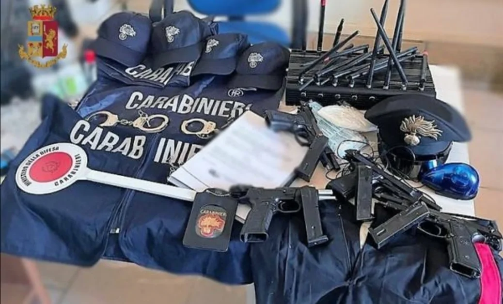 Armi e pettorine dei carabinieri, arrestato 35enne nel Napoletano