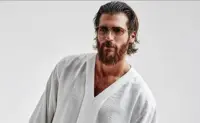 Can Yaman, il messaggio social fa impazzire le fan. "Preparatevi per..."