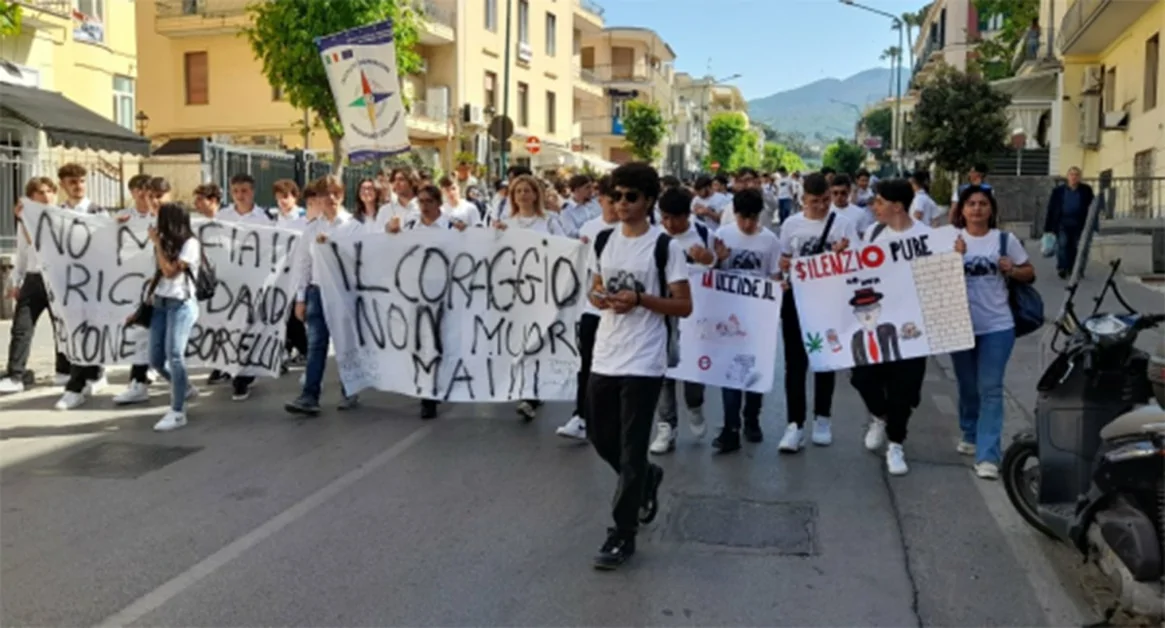 Torre del Greco - Stragi di Mafia, studenti in corteo per ricordare Falcone e Borsellino