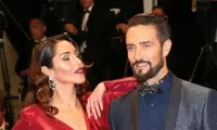 Alex Belli e Delia Duran sul red carpet a Cannes: "Perché sono lì?". Il web insorge