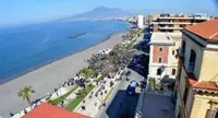 Castellammare di Stabia - Rapina sull'arenile, costringono vittima a prelevare dal bancomat