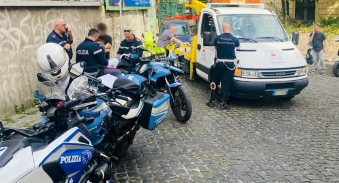 Napoli - Quartieri Spagnoli, Nibbio e Polizia Locale presidiano la zona