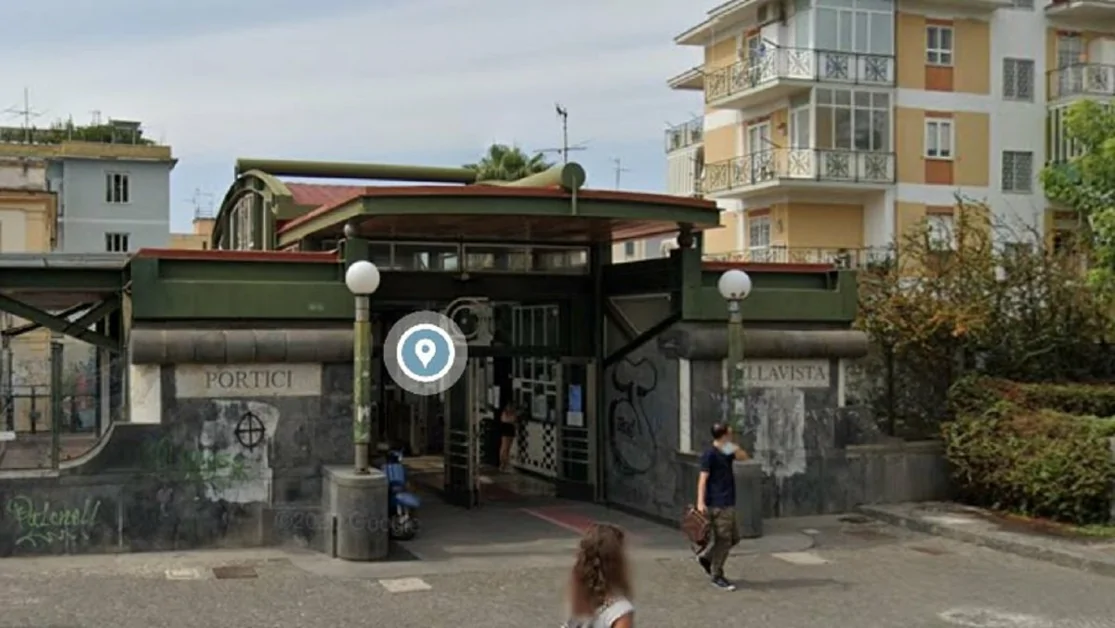 Minorenni con coltelli nei pressi della Stazione Circum di Portici, denunciati