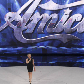 Mediaset: nota cantante di Amici di Maria De Filippi debutta al cinema