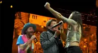 Elisa, Jovanotti e Morandi insieme sul palco: esplode l'Arena di Verona. Il Video