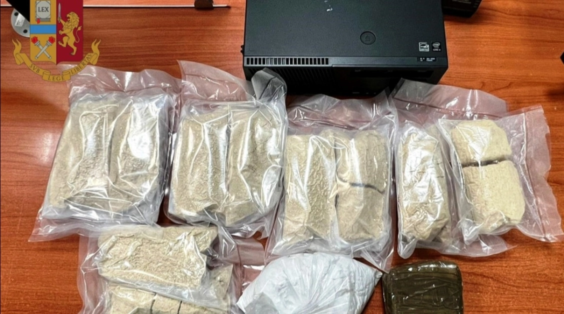 Oltre 6 kg di droga in un'auto rubata a Boscotrecase 
