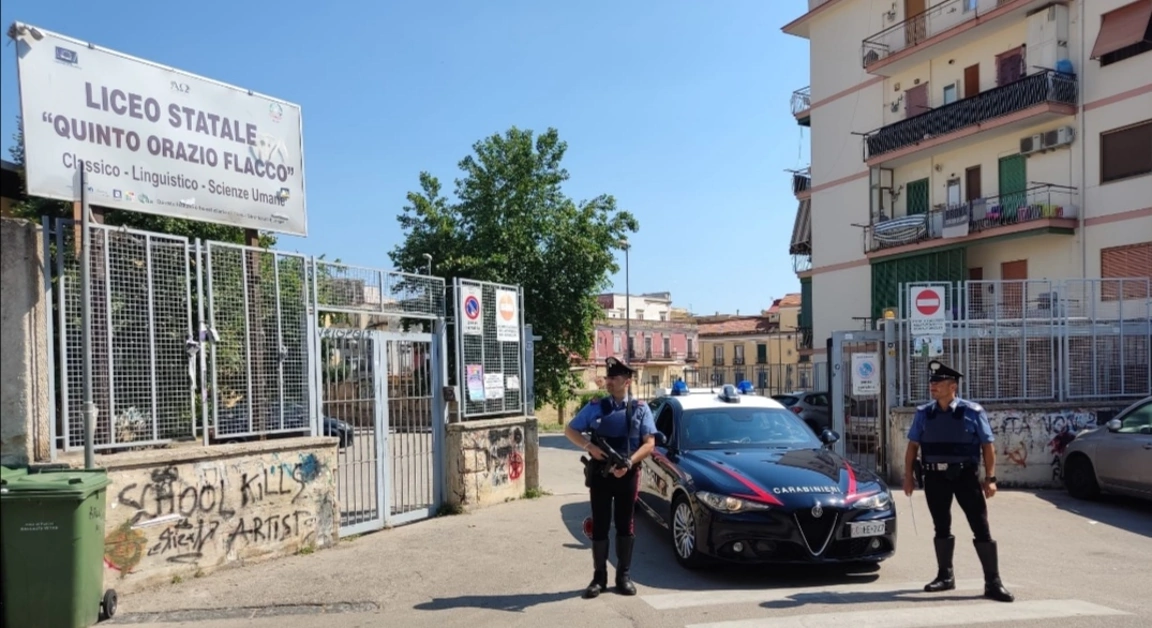 Portici - Rapine a studenti fuori la scuola, arrestato
