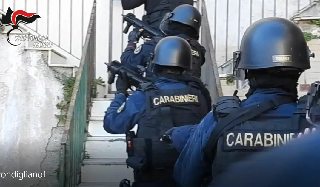 Napoli - Omicidio e tentato omicidio, latitante preso alla casa al mare