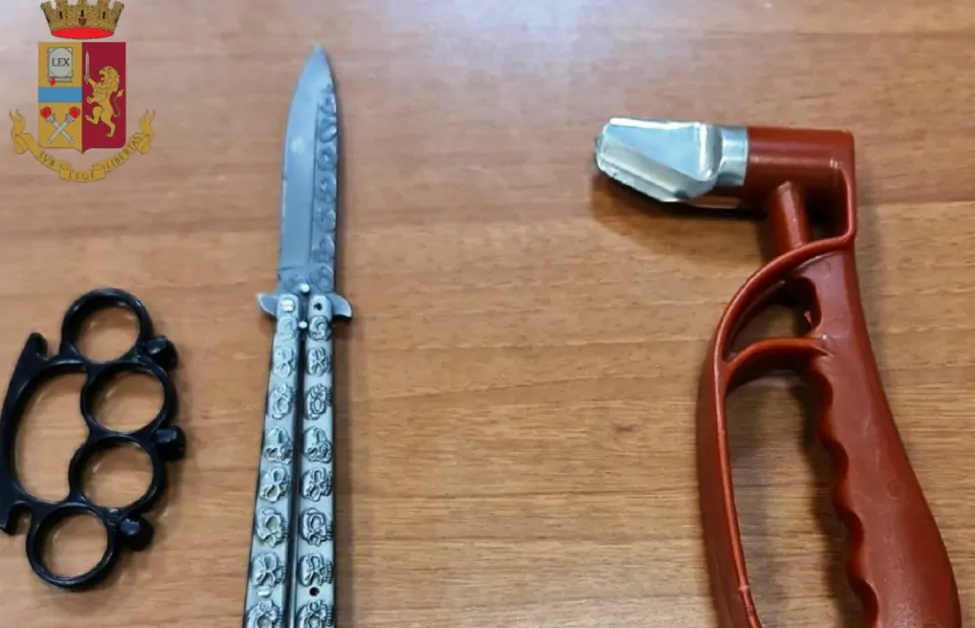 Portici - Tirapugni e coltello, denunciato minorenne