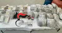 Monti Lattari - Sequestrati armi e ingenti quantitativi di droga. Arrestato un pregiudicato