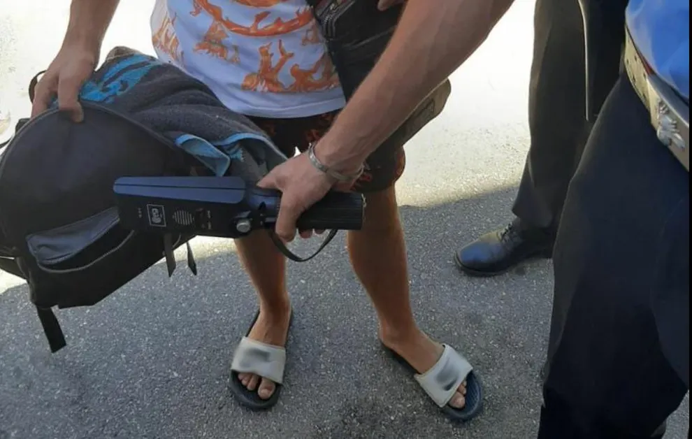 Controlli in penisola sorrentina con cani antidroga e metal detector